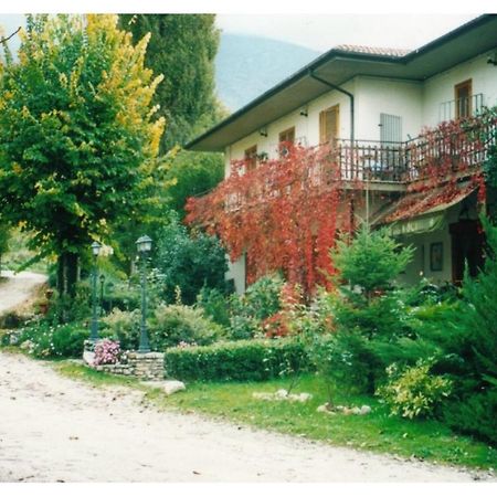 Albergo-Ristorante"Parco Alle Noci"Tra La Cascata Delle Marmore,Labro E Valle Santa Di S Francesco Rivodutri المظهر الخارجي الصورة