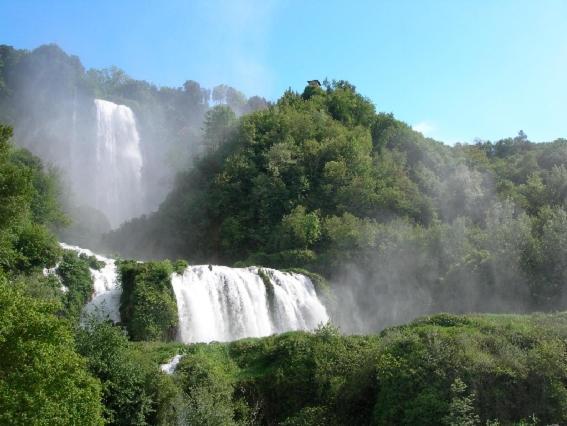 Albergo-Ristorante"Parco Alle Noci"Tra La Cascata Delle Marmore,Labro E Valle Santa Di S Francesco Rivodutri المظهر الخارجي الصورة