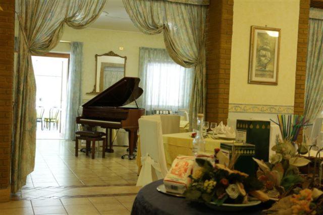 Albergo-Ristorante"Parco Alle Noci"Tra La Cascata Delle Marmore,Labro E Valle Santa Di S Francesco Rivodutri المظهر الخارجي الصورة