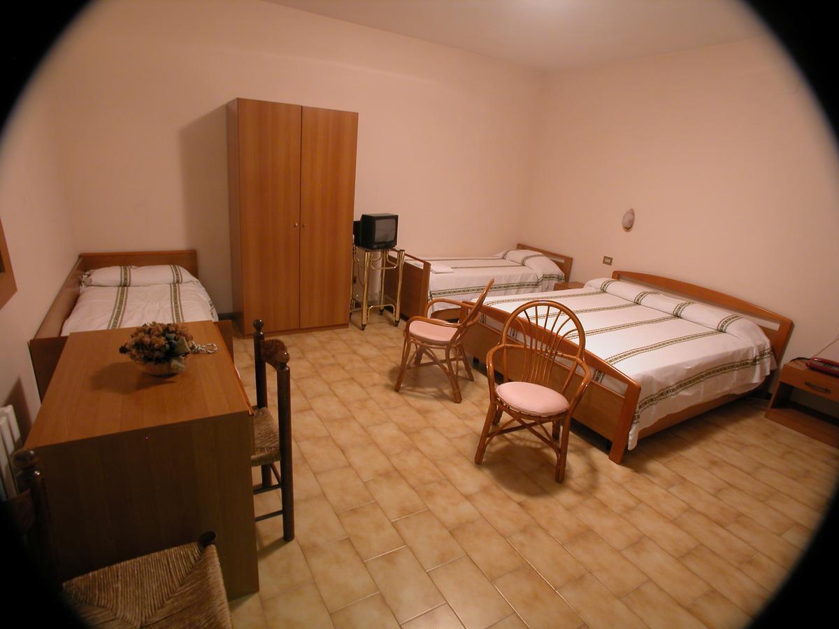 Albergo-Ristorante"Parco Alle Noci"Tra La Cascata Delle Marmore,Labro E Valle Santa Di S Francesco Rivodutri المظهر الخارجي الصورة